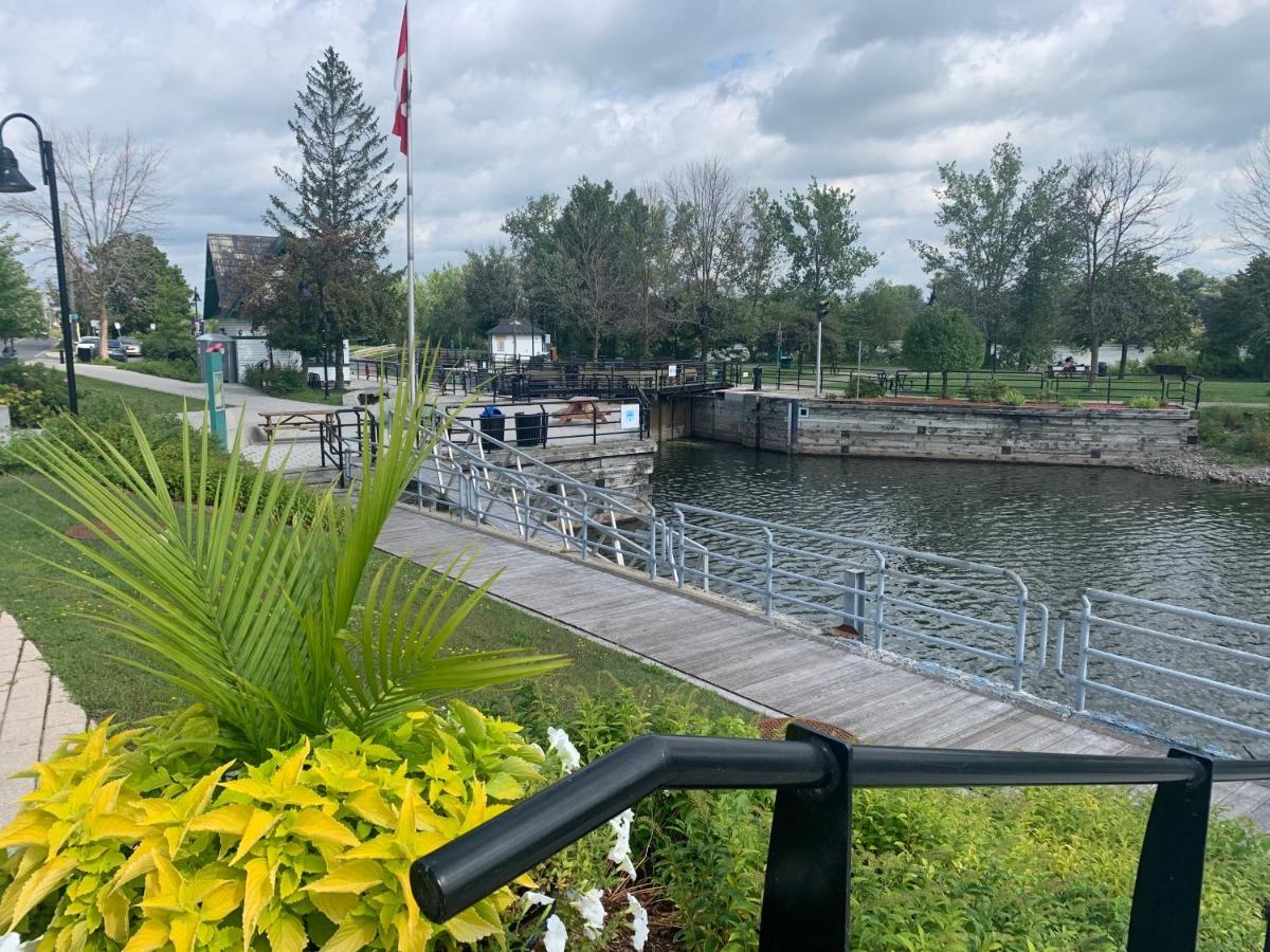Flotel St-Jean-Sur-Richelieu Сен-Жан-сюр-Рішельйо Екстер'єр фото