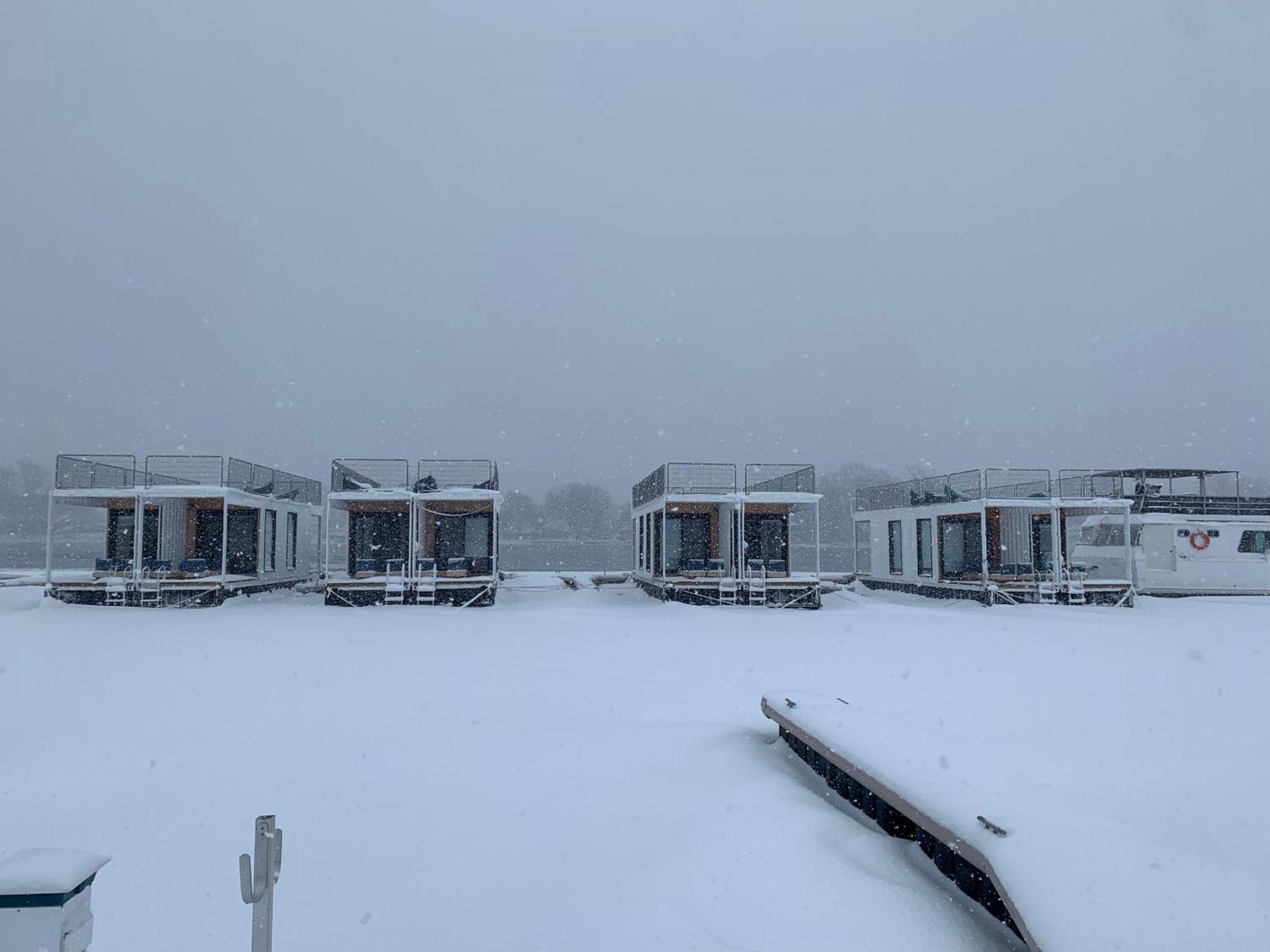 Flotel St-Jean-Sur-Richelieu Сен-Жан-сюр-Рішельйо Екстер'єр фото